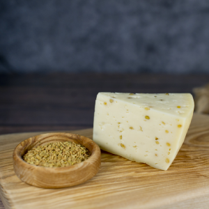 Сыр с пажитником ТМ Мамонтовская сыроварня