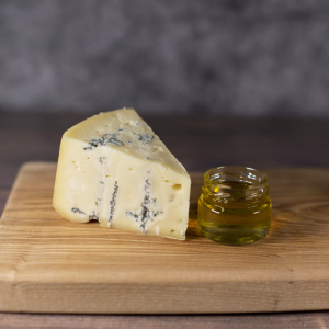 Сыр с голубой плесенью ТМ Мамонтовская сыроварня
