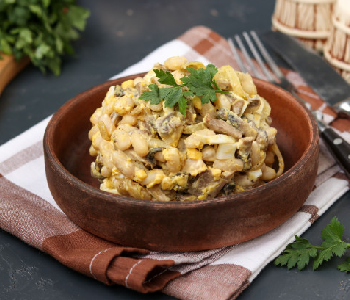 Салат с фасолью и сыром