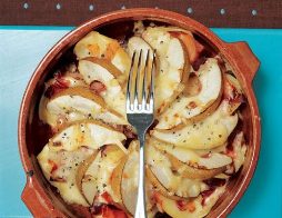 Запеченный картофель с грушей и сыром