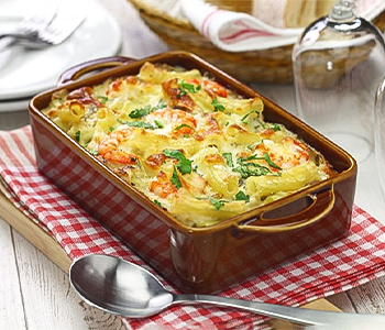 Запеканка с креветками, картофелем и сыром